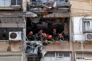 Chiến sự Trung Đông ngày 17: Tân Lãnh tụ tối cao Iran ra thông điệp rắn, yêu cầu Mỹ bồi thường; Israel không kích rát Iran, Hezbollah