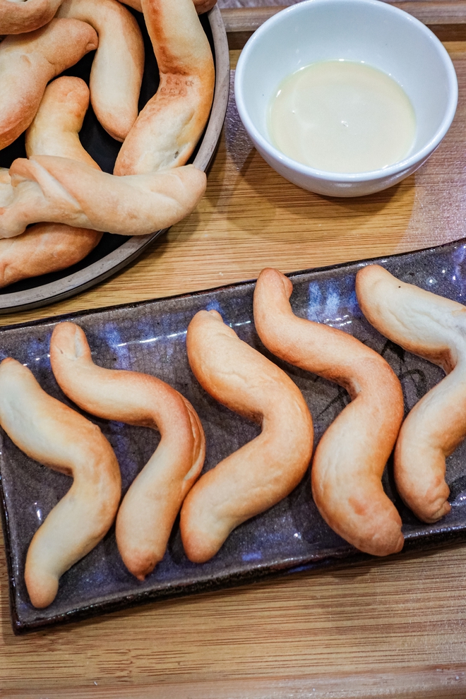 Khách xếp hàng như mua vàng, loại bánh mì 