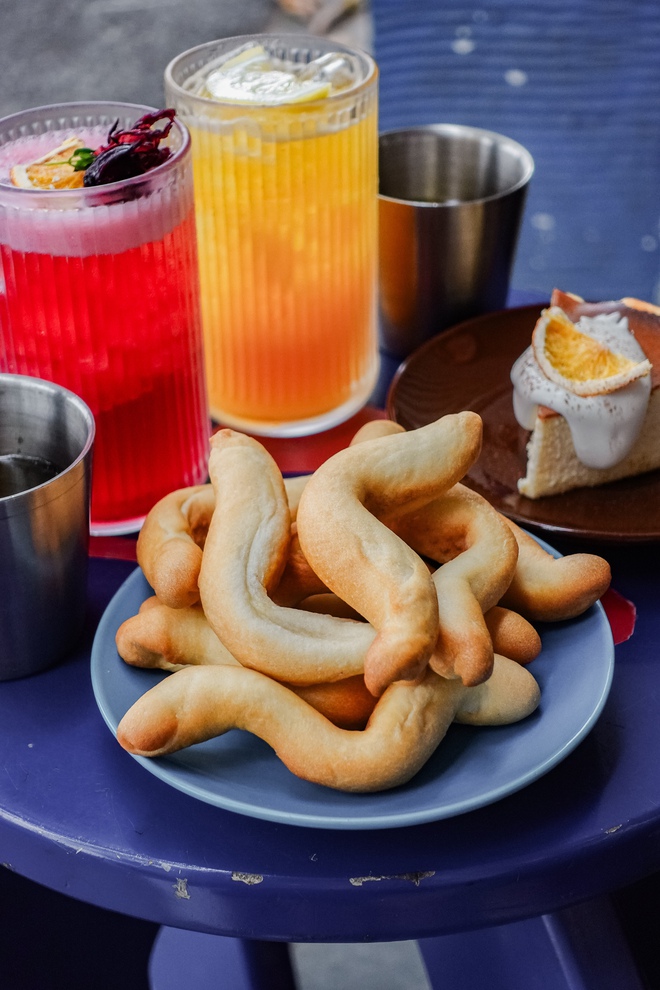 Khách xếp hàng như mua vàng, loại bánh mì 