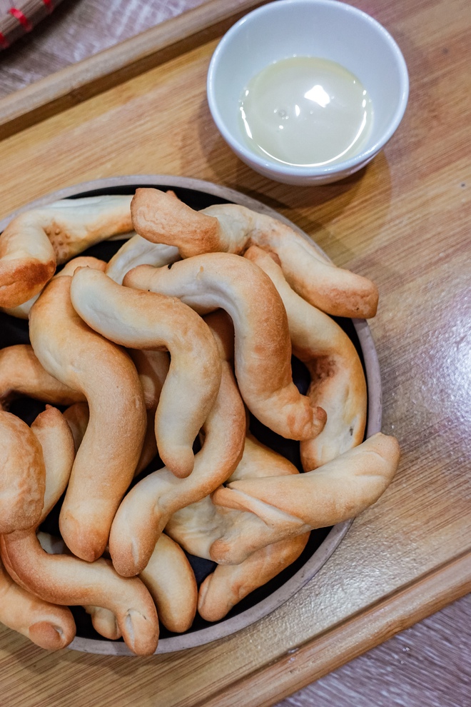 Khách xếp hàng như mua vàng, loại bánh mì 