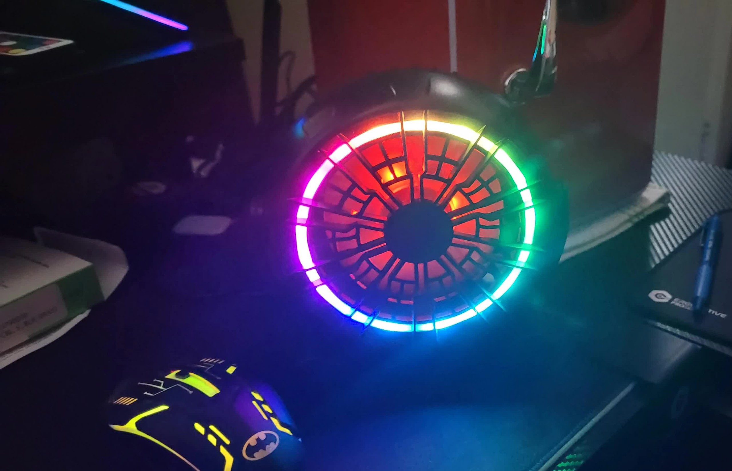 Cổng USB trên màn hình có thể làm được nhiều hơn chúng ta nghĩ 2 Cổng USB trên màn hình có thể làm được nhiều hơn chúng ta nghĩ - Ảnh 2.