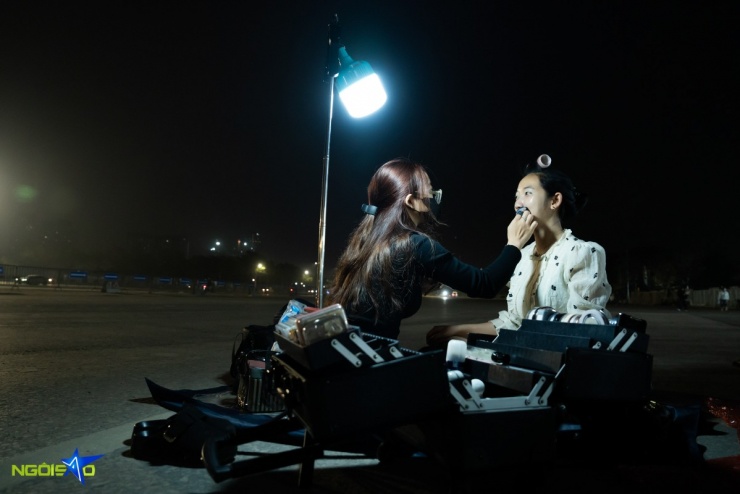 Fan nằm đất xuyên đêm, bám rào chờ xem concert Anh trai say hi 10 Fan nằm đất xuyên đêm, bám rào chờ xem concert 'Anh trai say hi' - 9