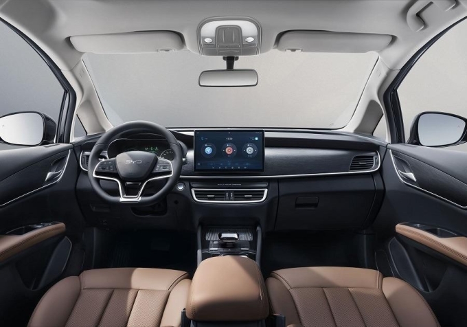 Nội thất BYD M6. Ảnh: BYD