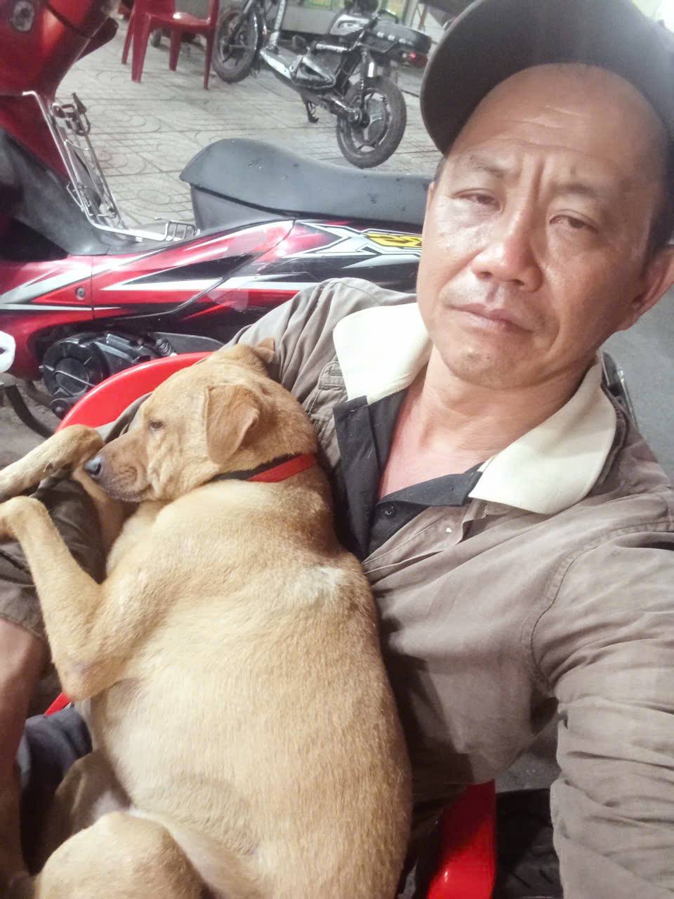 Người đàn ông rong ruổi suốt 1 tháng từ Long An lên TP.HCM tìm chó cưng gây xúc động: “Nọng giống như người thân trong nhà”- Ảnh 3. Người đàn ông rong ruổi suốt 1 tháng từ Long An lên TP.HCM tìm chó cưng gây xúc động: “Nọng giống như người thân trong nhà”- Ảnh 3.