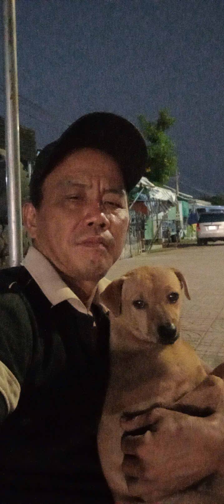 Người đàn ông rong ruổi suốt 1 tháng từ Long An lên TP.HCM tìm chó cưng gây xúc động: “Nọng giống như người thân trong nhà”- Ảnh 4. Người đàn ông rong ruổi suốt 1 tháng từ Long An lên TP.HCM tìm chó cưng gây xúc động: “Nọng giống như người thân trong nhà”- Ảnh 4.