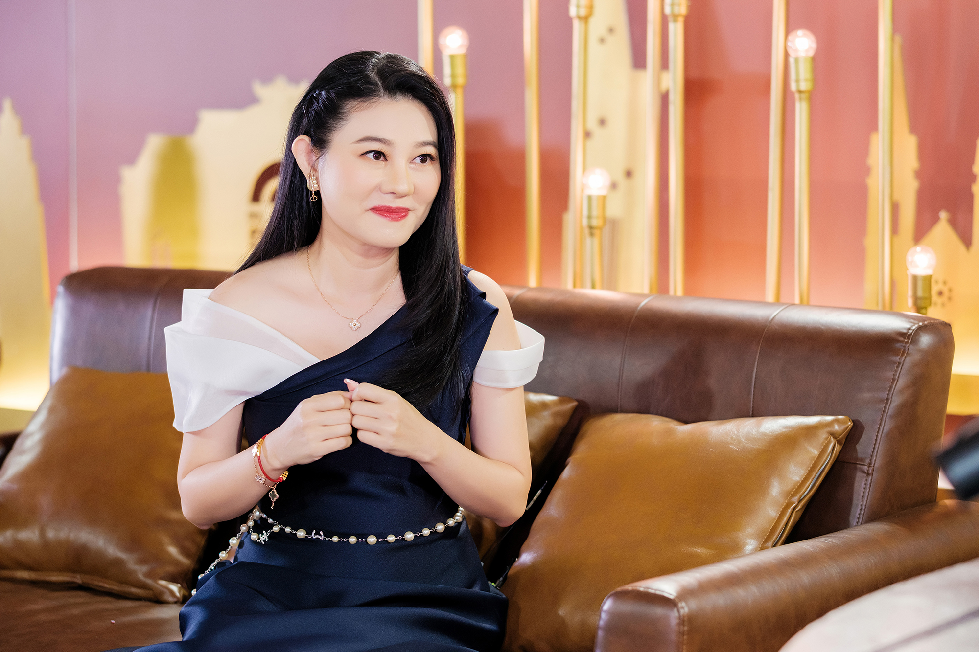 Lý do NSND Quế Trân sống kín tiếng ở tuổi 45 3 Lý do NSND Quế Trân sống kín tiếng ở tuổi 45 - Ảnh 3.