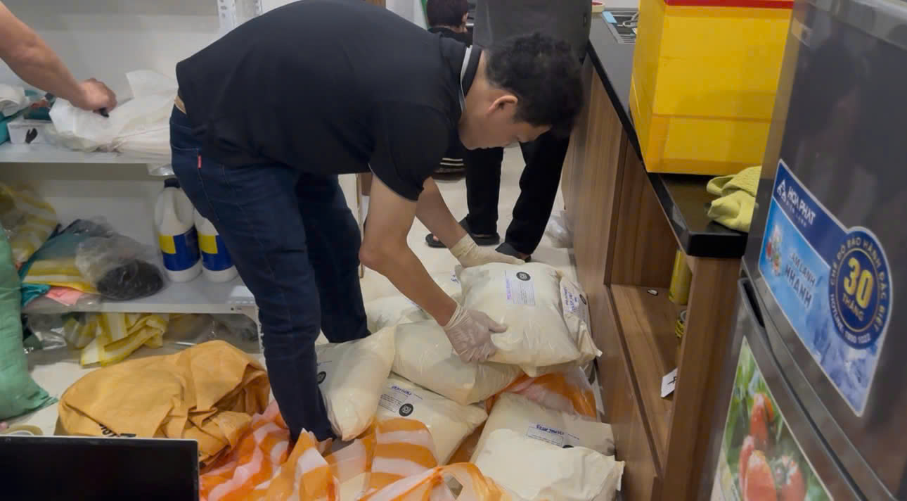 Bắt giữ đôi vợ chồng chủ shop online ở Đà Nẵng- Ảnh 2.