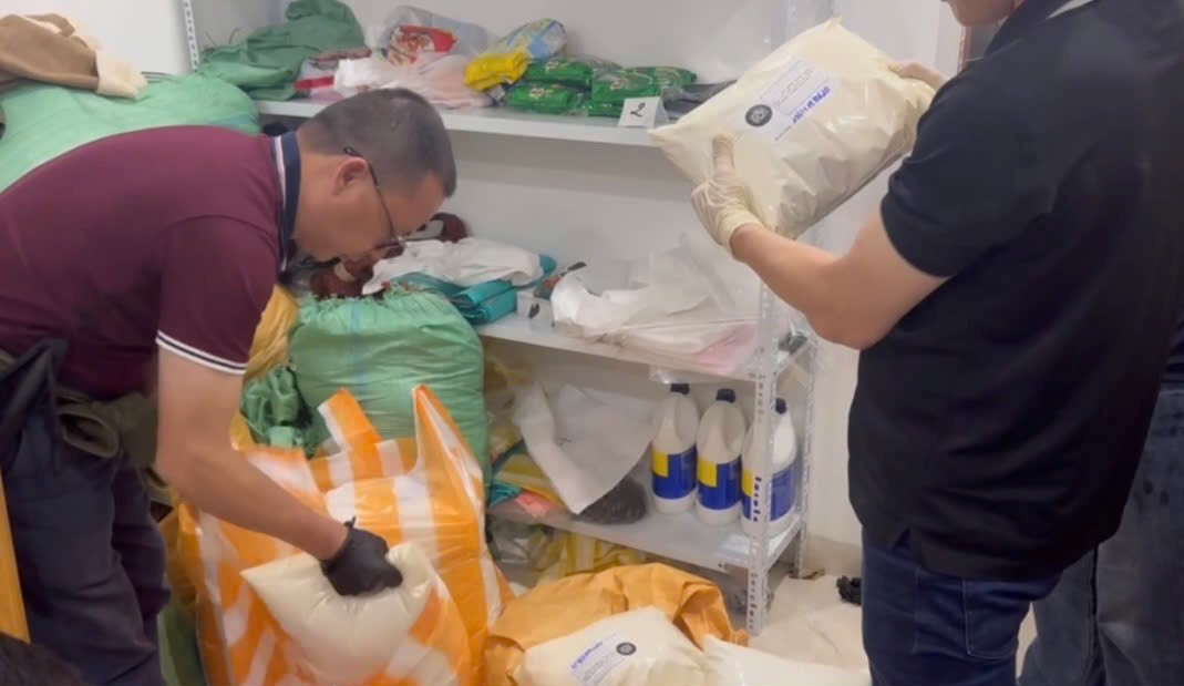 Bắt giữ đôi vợ chồng chủ shop online ở Đà Nẵng- Ảnh 3.