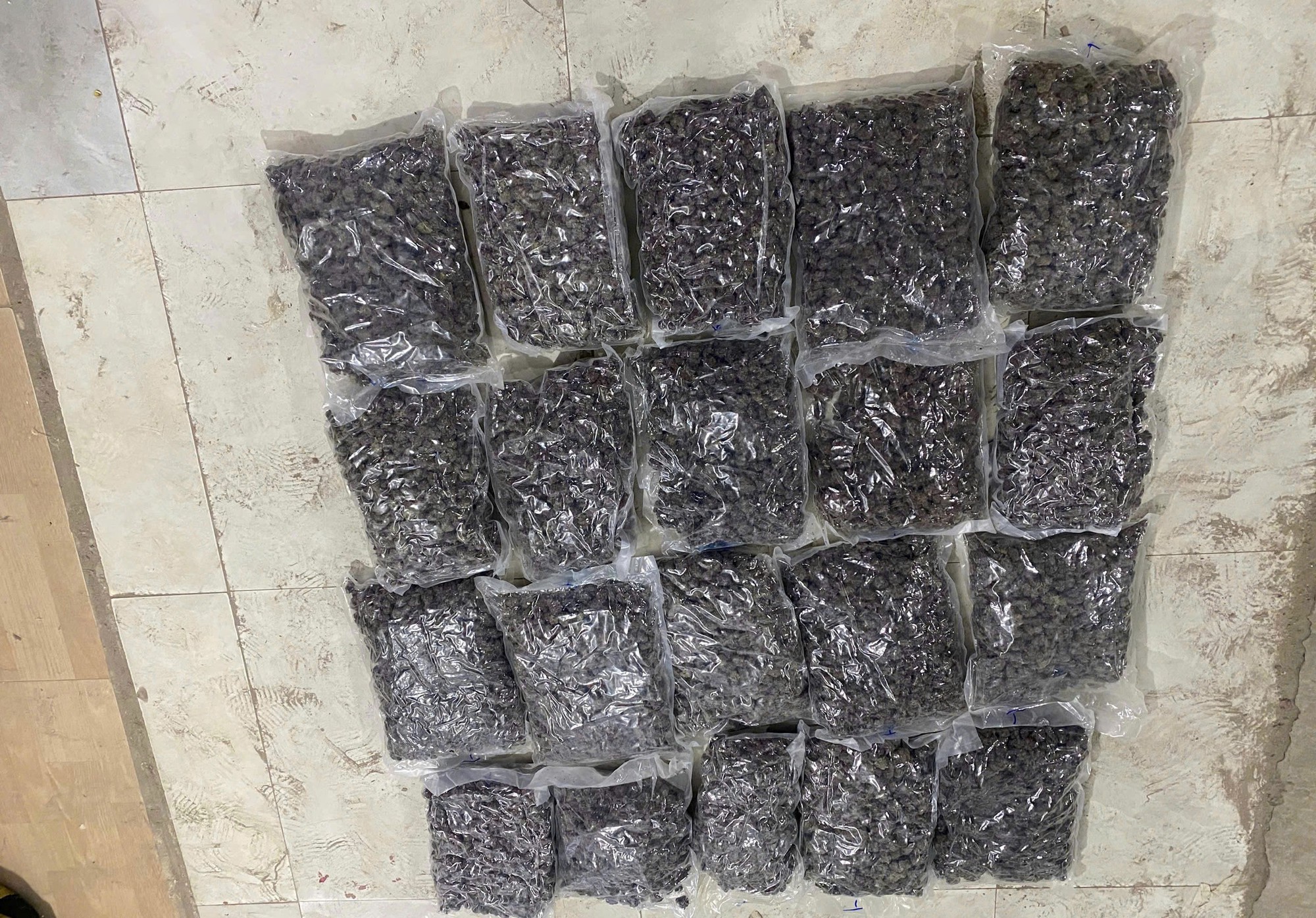 Bắt giữ đôi vợ chồng chủ shop online ở Đà Nẵng- Ảnh 4.