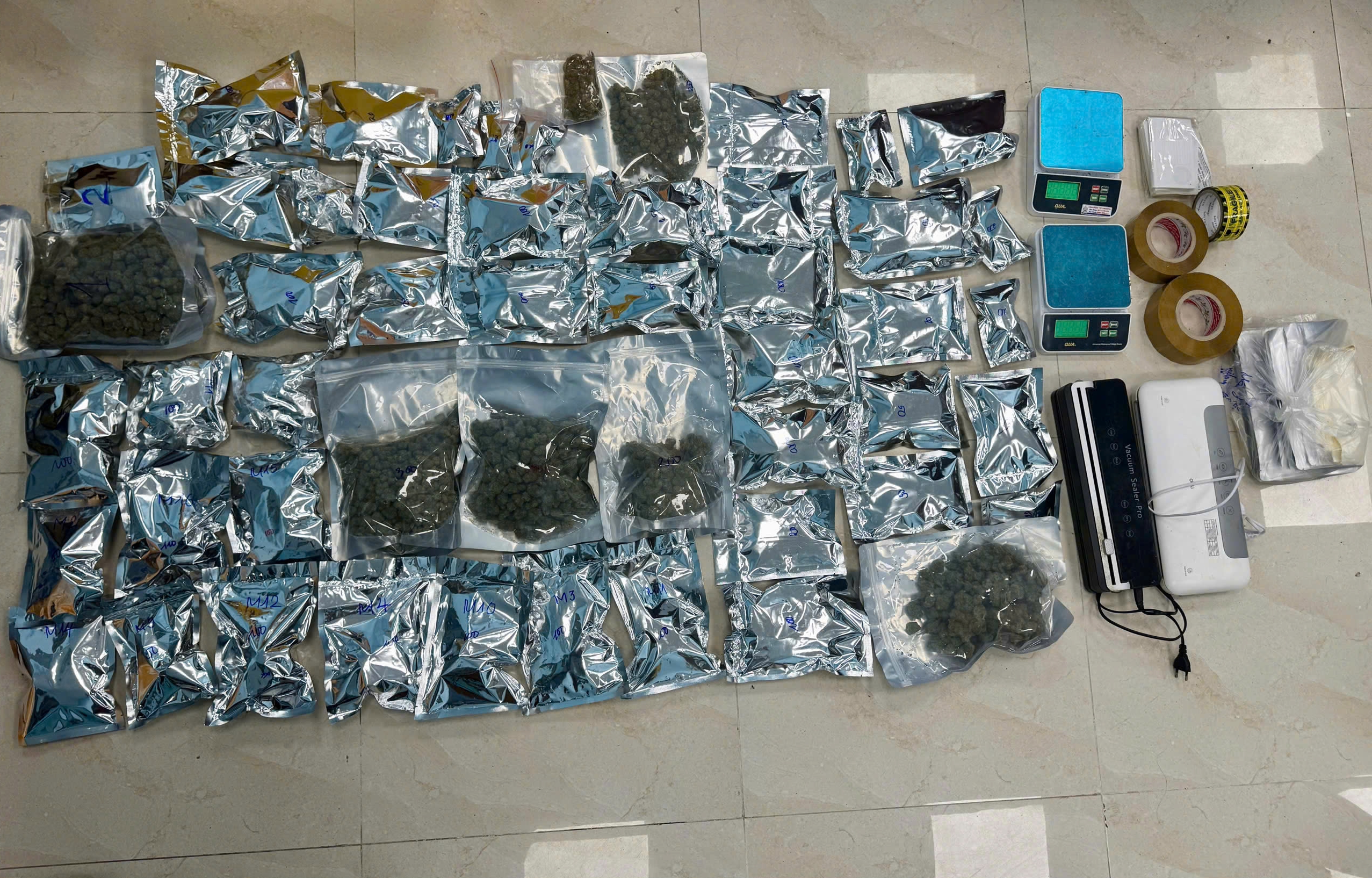 Bắt giữ đôi vợ chồng chủ shop online ở Đà Nẵng- Ảnh 6.