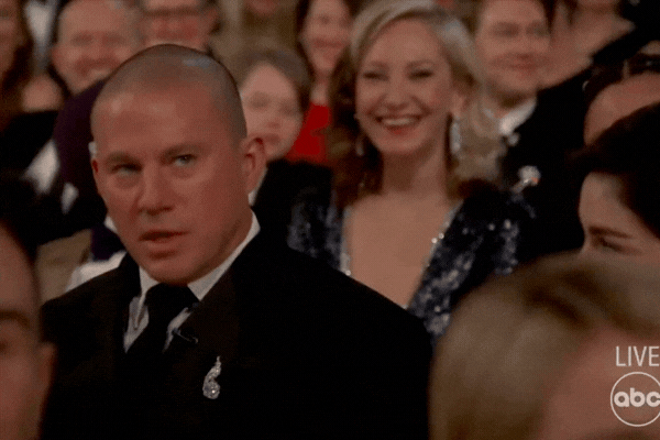 Màn tặng đồ lót trên sân khấu gây tranh cãi nhất Oscar 2026- Ảnh 4.