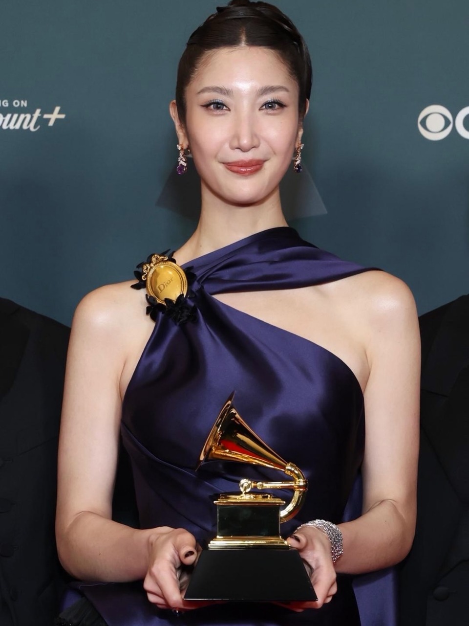 Cô gái bị cả Hàn Quốc từ chối đổi đời nhờ 1 ca khúc, quá khứ bị chê 