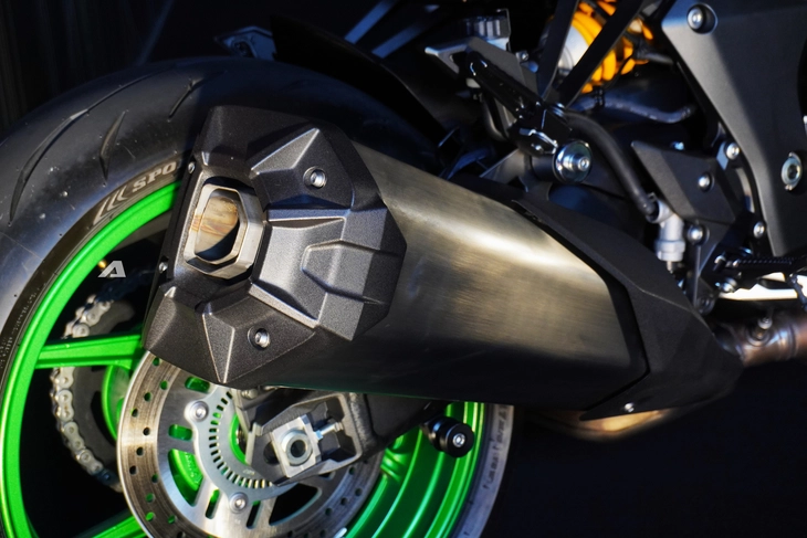 Kawasaki Z1100 SE ra mắt Việt Nam: Có trang bị như ô tô, giá ngang Hyundai Grand i10 3 Kawasaki - Ảnh 3.