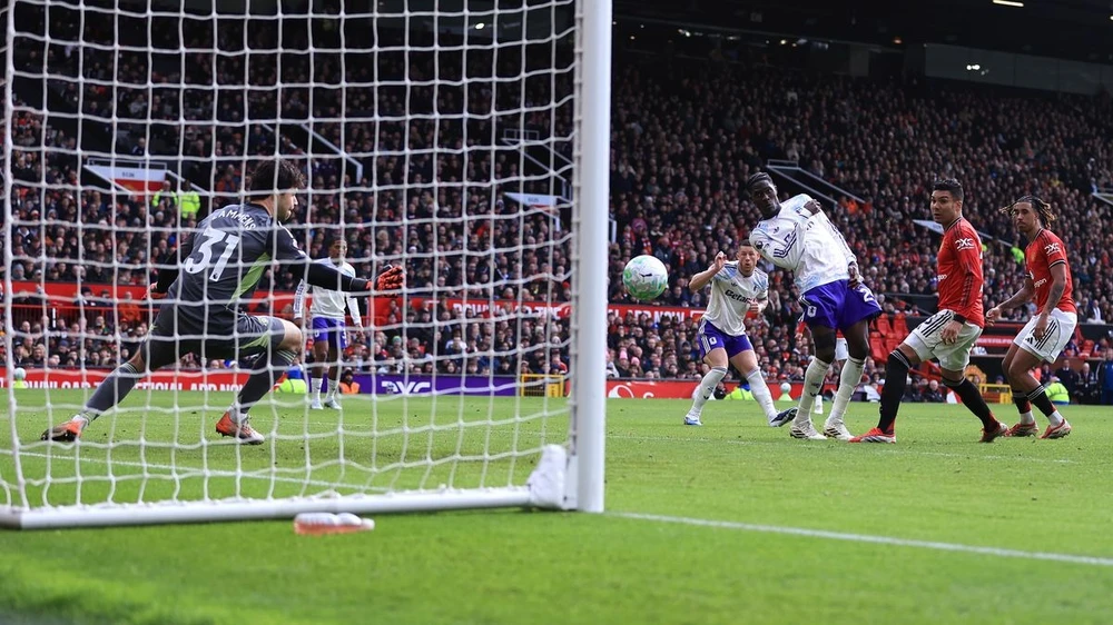 Tình huống bàn thắng của Aston Villa vào lưới MU đầy tranh cãi được công nhận. ẢNH: OFFSIDE mu-aston-villa-premier-league.jpg