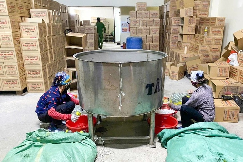 7.488 chai “giấm trắng 100% tự nhiên” pha axit acetic, chuyên gia cảnh báo - 2