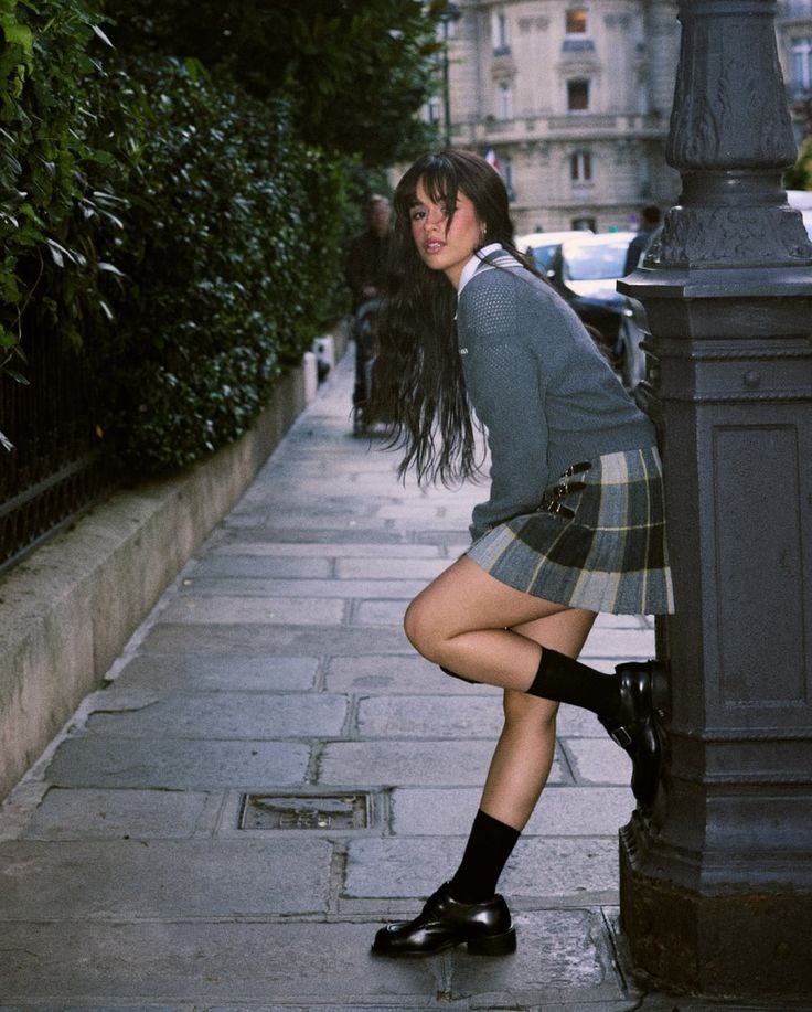 Trời Tây có mỹ nhân thấp bé vỏn vẹn 1m57 nhưng mặc đẹp thôi rồi, dạo phố mà tưởng đi show thời trang- Ảnh 3.