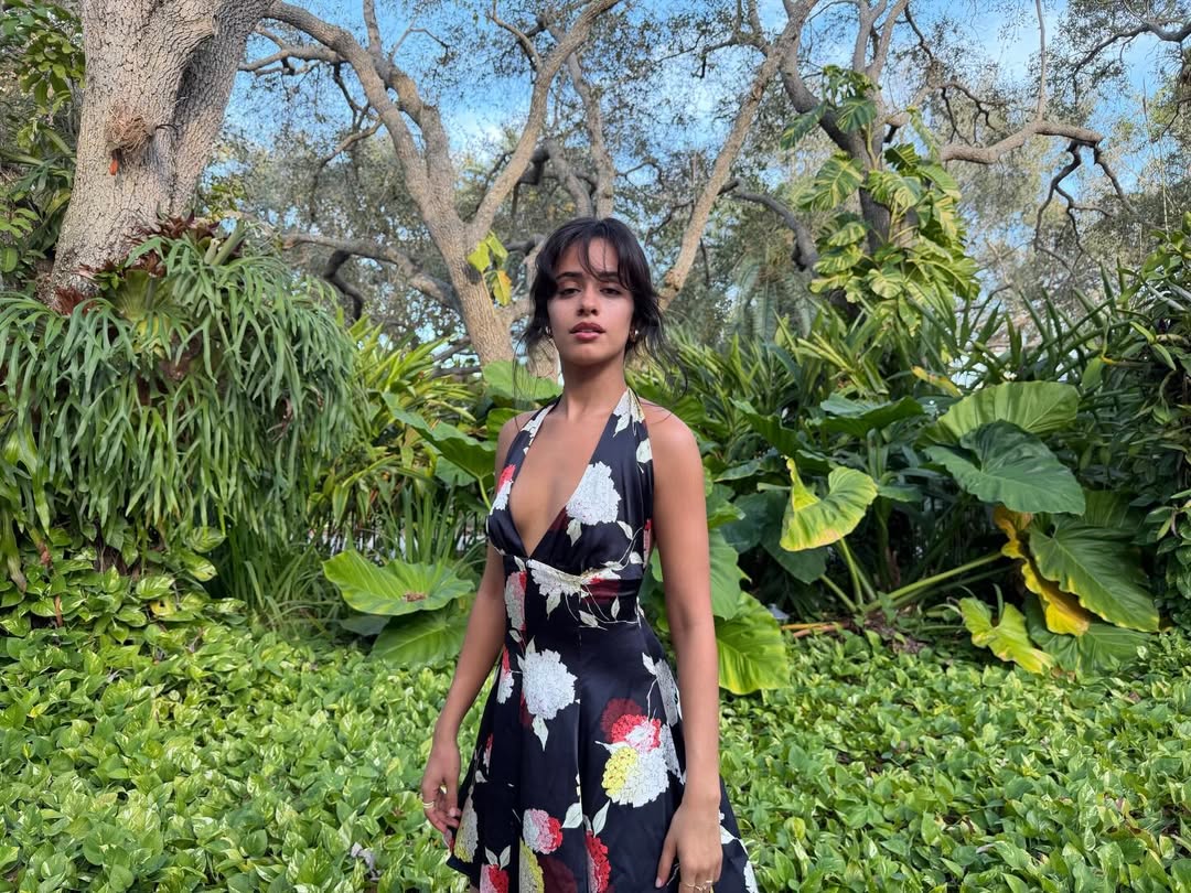 Trời Tây có mỹ nhân thấp bé vỏn vẹn 1m57 nhưng mặc đẹp thôi rồi, dạo phố mà tưởng đi show thời trang- Ảnh 4.