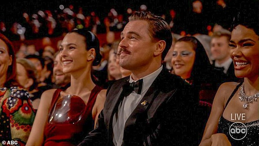Leonardo DiCaprio phá “quy tắc” khi đưa bạn gái kém 24 tuổi dự Oscar - 2