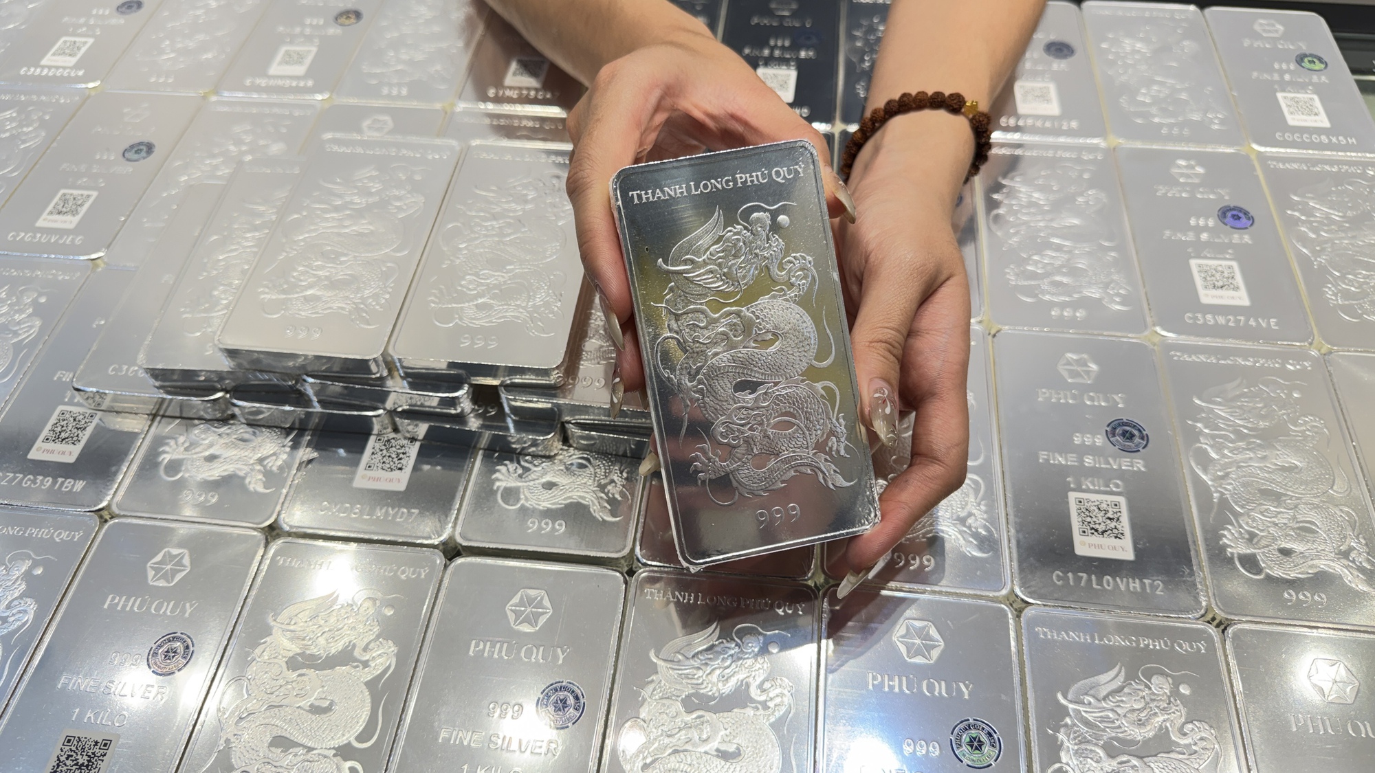 Giá bạc hôm nay 16-3: Giảm nhanh hơn thế giới, người mua bạc lại Giá bạc hôm nay 16-3: Giảm nhanh hơn thế giới, người mua bạc lại