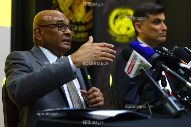 Tổng thư ký AFC Windsor lý giải tính chất sai phạm khác nhau giữa bóng đá Malaysia và Đông Timor. Ảnh: EPA. nong-afc-len-tieng-ve-viec-doi-tuyen-malaysia-bi-cam-thi-dau (1).jpg