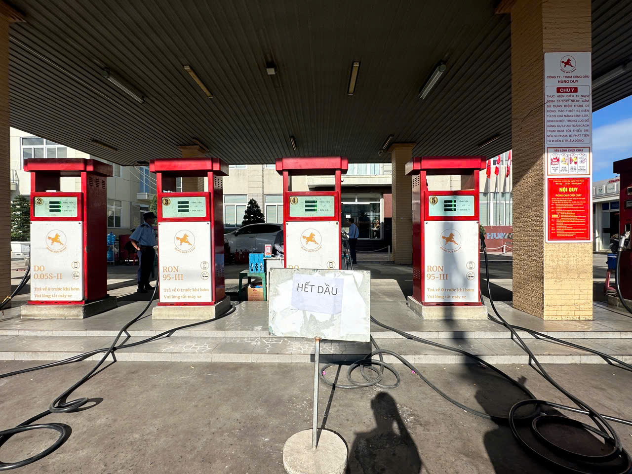 Tây Ninh phát hiện một số trường hợp có dấu hiệu vi phạm trong kinh doanh xăng dầu 2 Tây Ninh phát hiện một số trường hợp vi phạm trong kinh doanh xăng dầu - Ảnh 2.