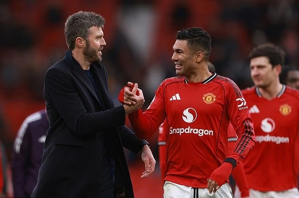 Man Utd đánh bại Aston Villa, HLV Carrick ca ngợi Casemiro và Fernandes - 2