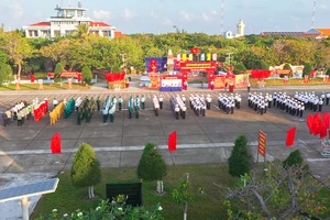 Chùm ảnh: Những cử tri đặc biệt trên đảo Trường Sa đi bầu cử