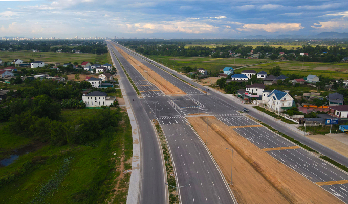 Trung tâm hành chính tỉnh Nghệ An dự kiến đặt tại khu vực phường Vinh Lộc và xã Đông Lộc, dọc trục đại lộ Vinh - Cửa Lò, tuyến giao thông kết nối trung tâm TP Vinh (cũ) với đô thị biển Cửa Lò. Ảnh: Đức Hùng
