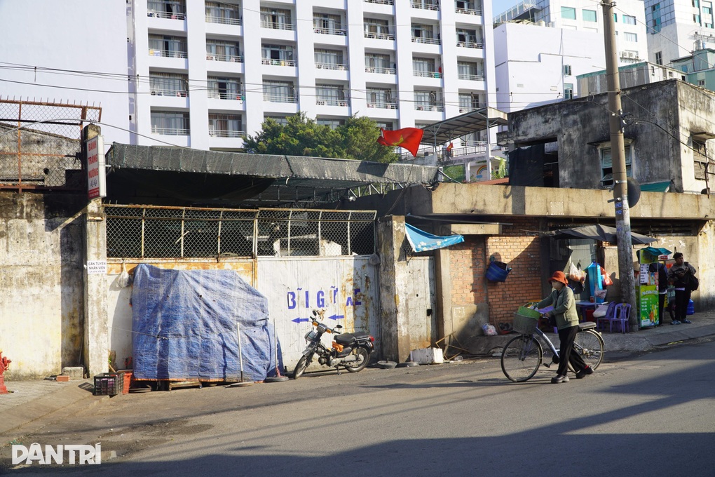 Vụ sinh viên phải bỏ tiết học vì bãi xe đóng cửa: Nhà trường xử lý ra sao? - 5