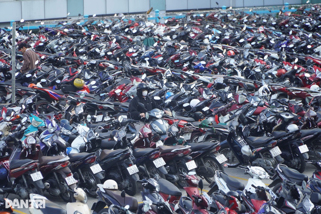 Vụ sinh viên phải bỏ tiết học vì bãi xe đóng cửa: Nhà trường xử lý ra sao? - 6