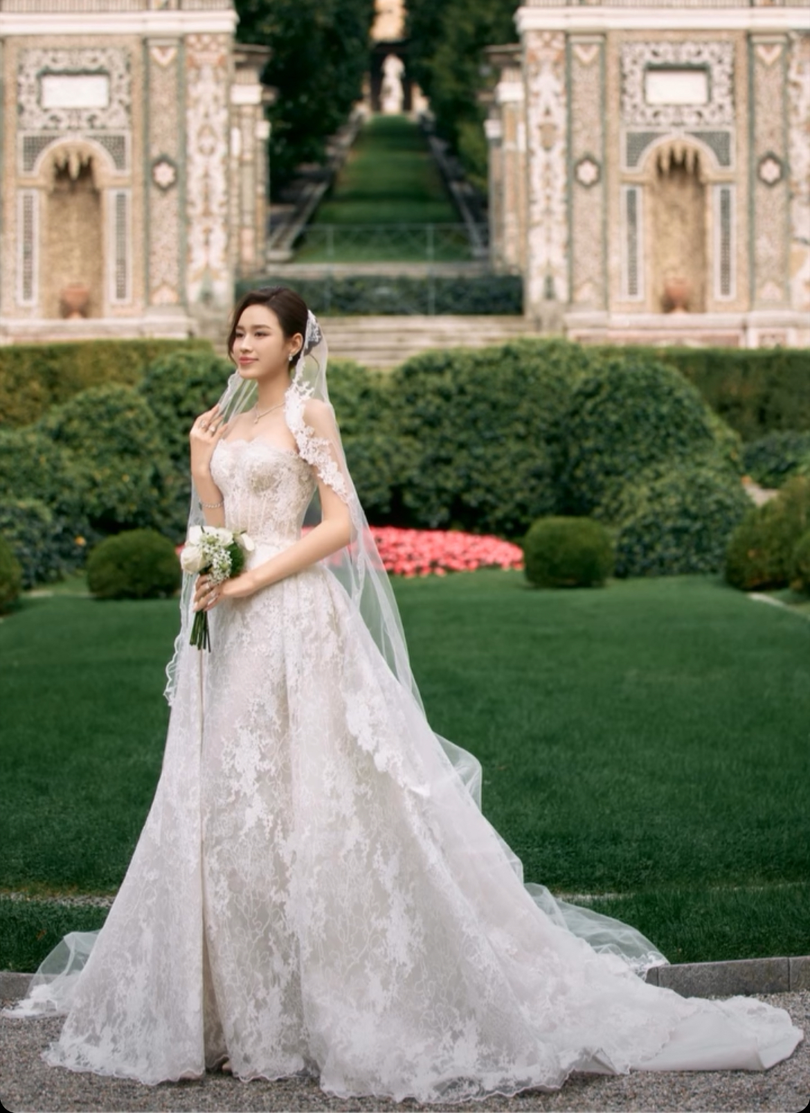 Ảnh cưới lần đầu được công bố của Hoa hậu Việt và thiếu gia tập đoàn nghìn tỷ- Ảnh 2.