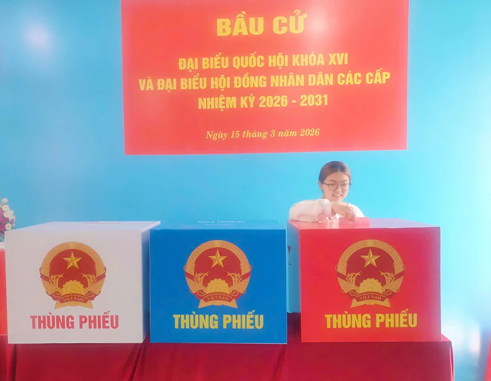 Đào Ngọc Khánh Ngân, thí sinh đạt giải khuyến khích Kỳ 6 Cuộc thi “Công dân với bầu cử”, cho biết cuộc thi giúp bạn hiểu rõ hơn quyền và nghĩa vụ của một cử tri trẻ. Ảnh: NVCC z7626418070062_12c1af4561d1d2496b83e2ef0ad62b65.jpg