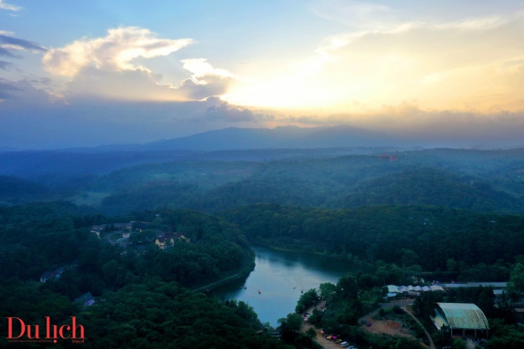 Hoàng hôn đầy chất thơ ở thiên đường nghỉ dưỡng Măng Đen 9 Hoàng hôn đầy chất thơ ở thiên đường nghỉ dưỡng Măng Đen - 8