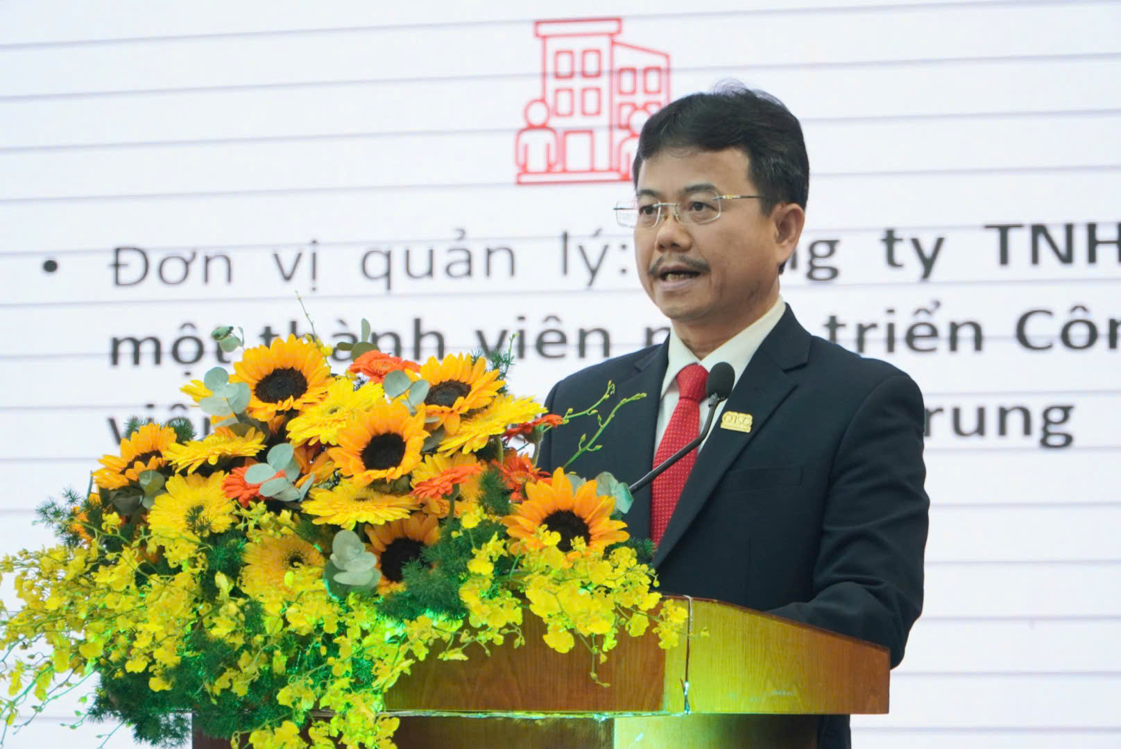 Chủ tịch UBND TPHCM nêu 3 đơn đặt hàng lớn với Công viên phần mềm Quang Trung 3 Chủ tịch UBND TPHCM giao 3