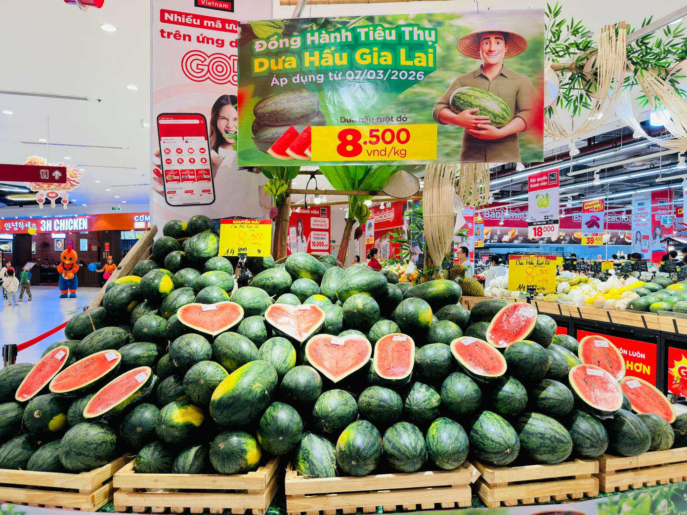 Dưa hấu, xoài vào mùa, giá rẻ bất ngờ- Ảnh 6.