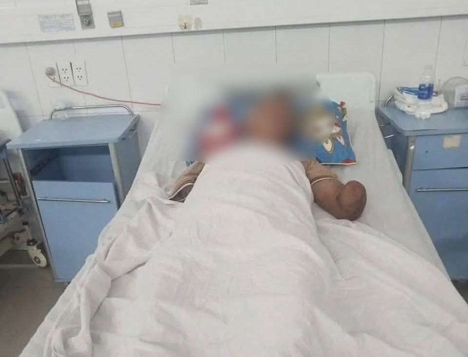 Cụ ông cụt tay kẹp con rắn mang về: Người con trai kể rõ ngọn nguồn phía sau- Ảnh 2. Cụ ông cụt tay kẹp con rắn mang về: Người con trai kể rõ ngọn nguồn phía sau- Ảnh 2.