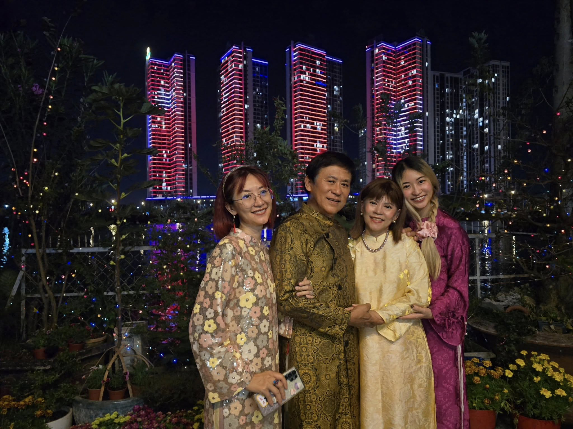 1773668307 334 Man nong ben vo dien vien co ca nha pho