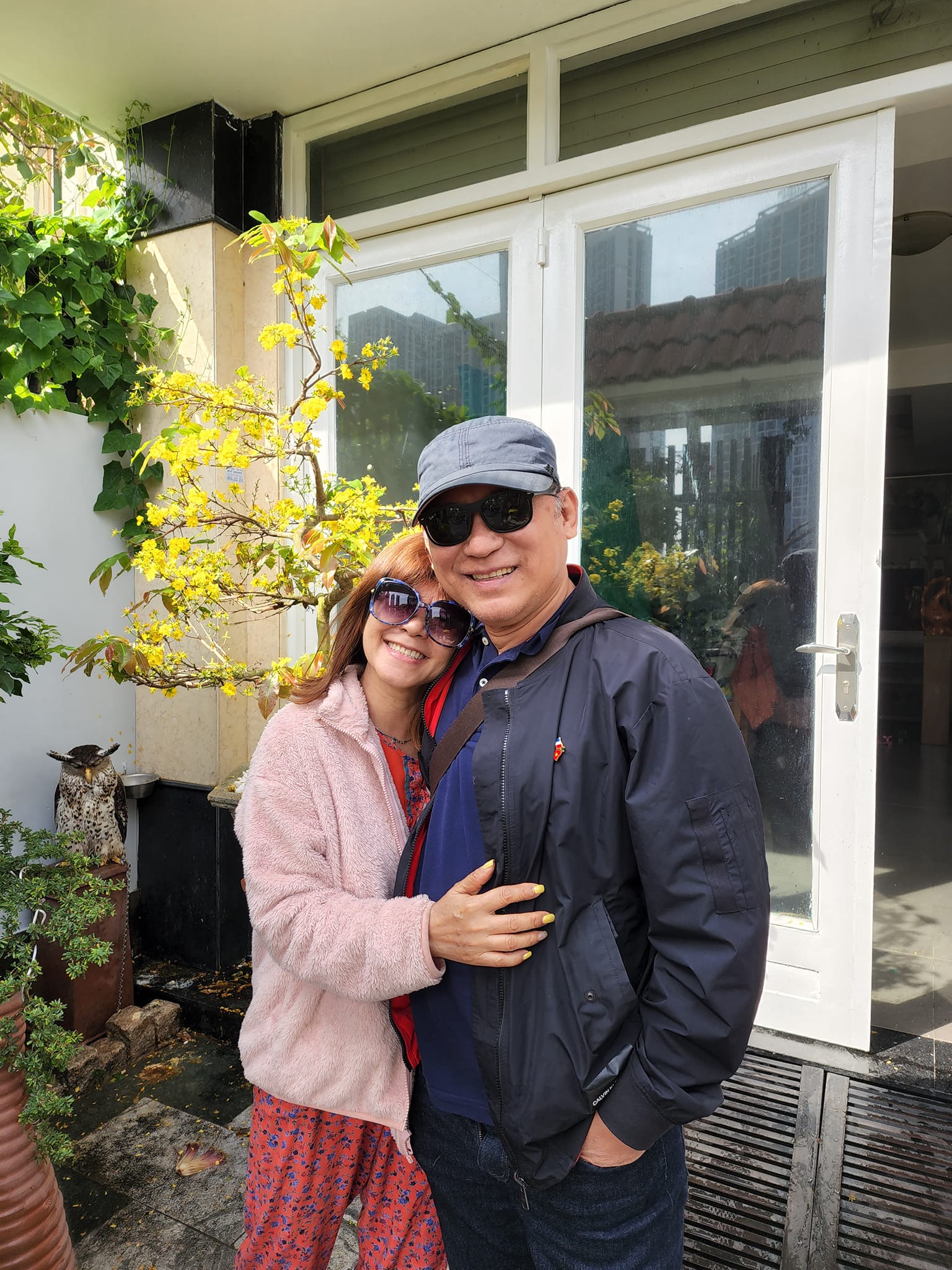 1773668308 384 Man nong ben vo dien vien co ca nha pho