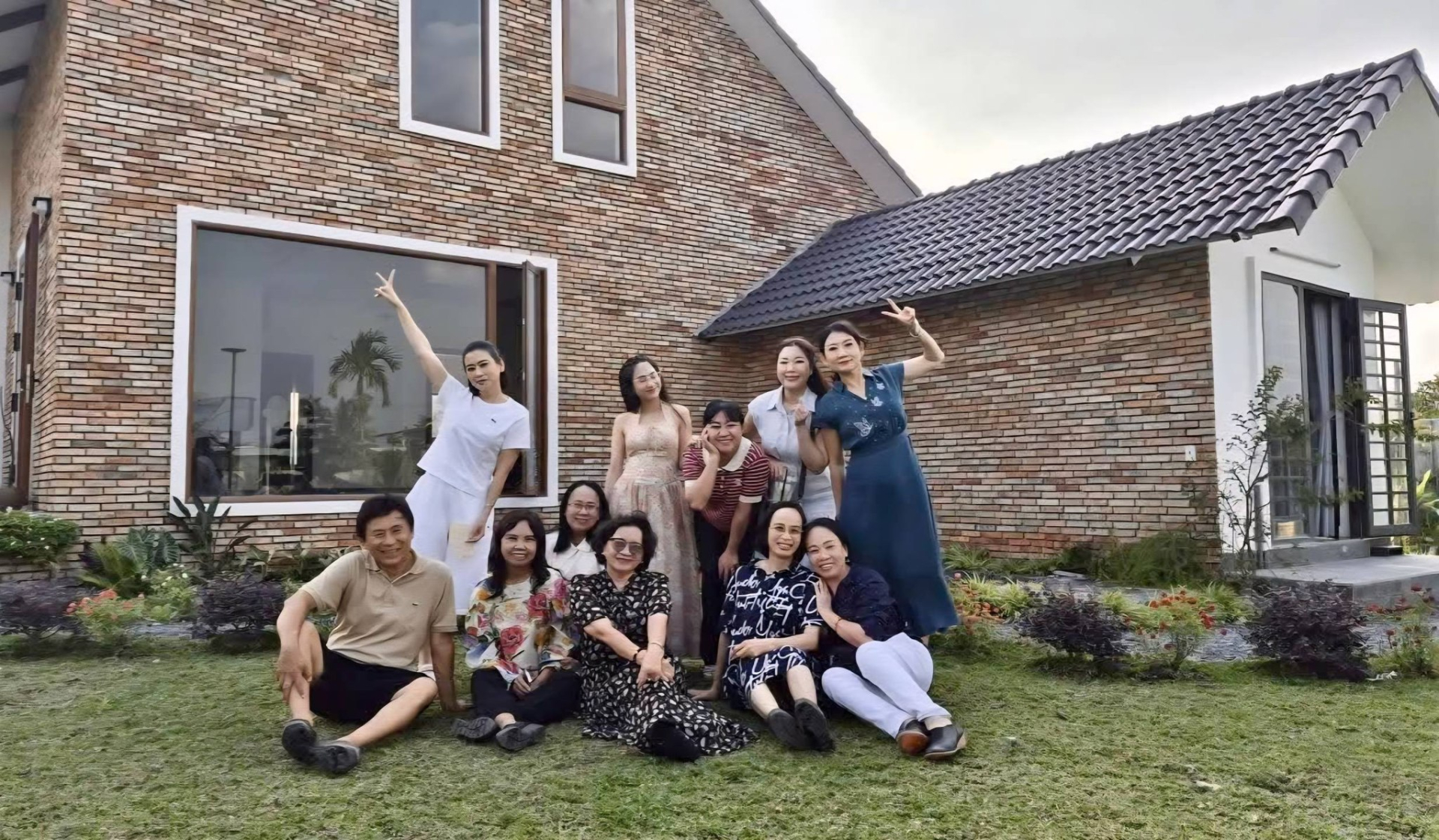 1773668311 758 Man nong ben vo dien vien co ca nha pho