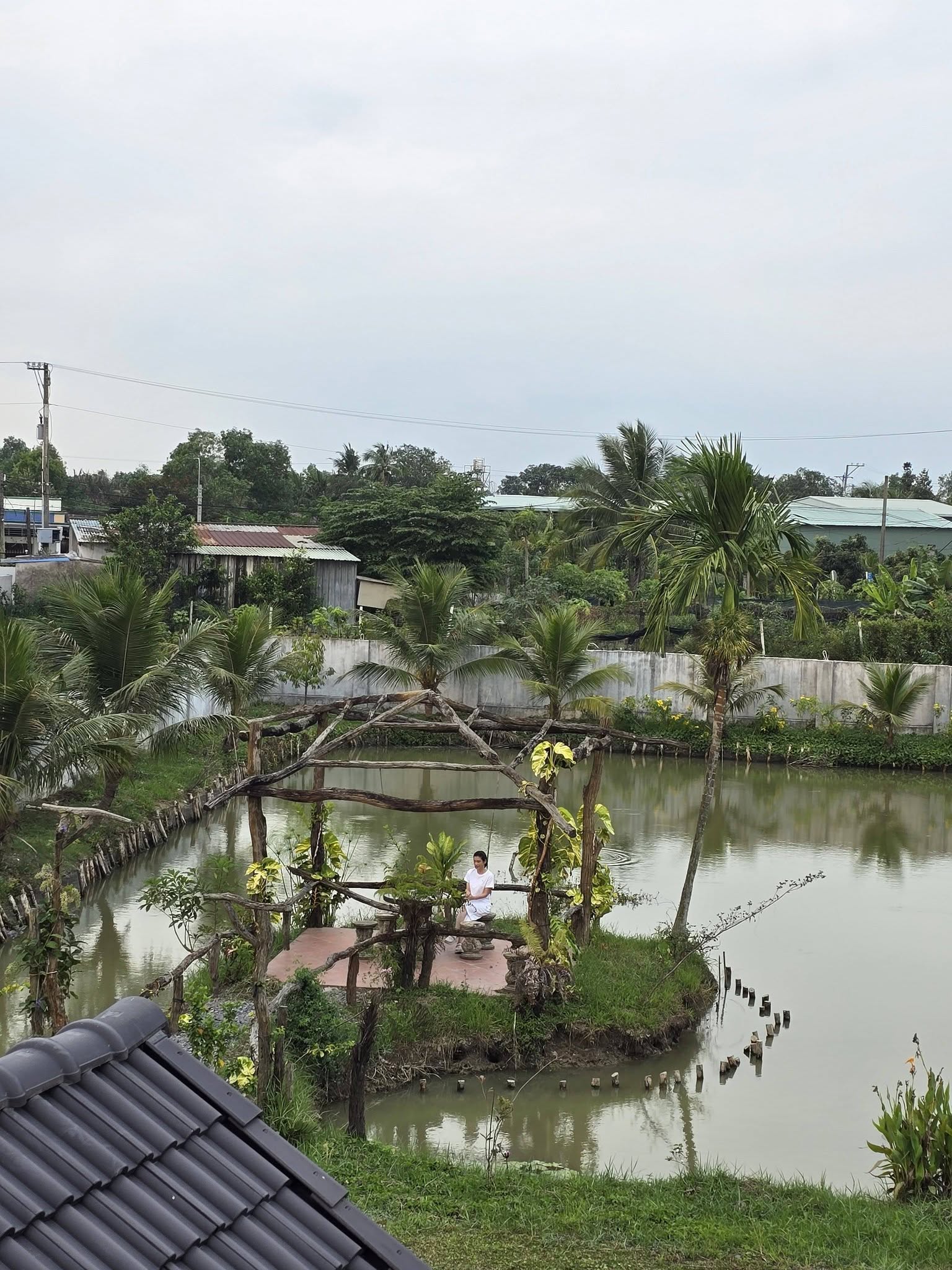 1773668312 293 Man nong ben vo dien vien co ca nha pho