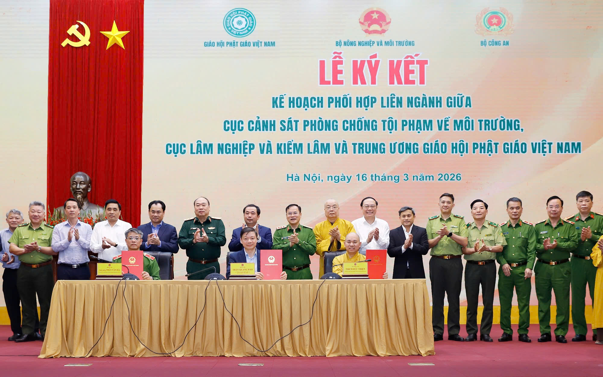 Công an TP.HCM khởi tố người nuôi trái phép 66 gà lôi - Ảnh 2.