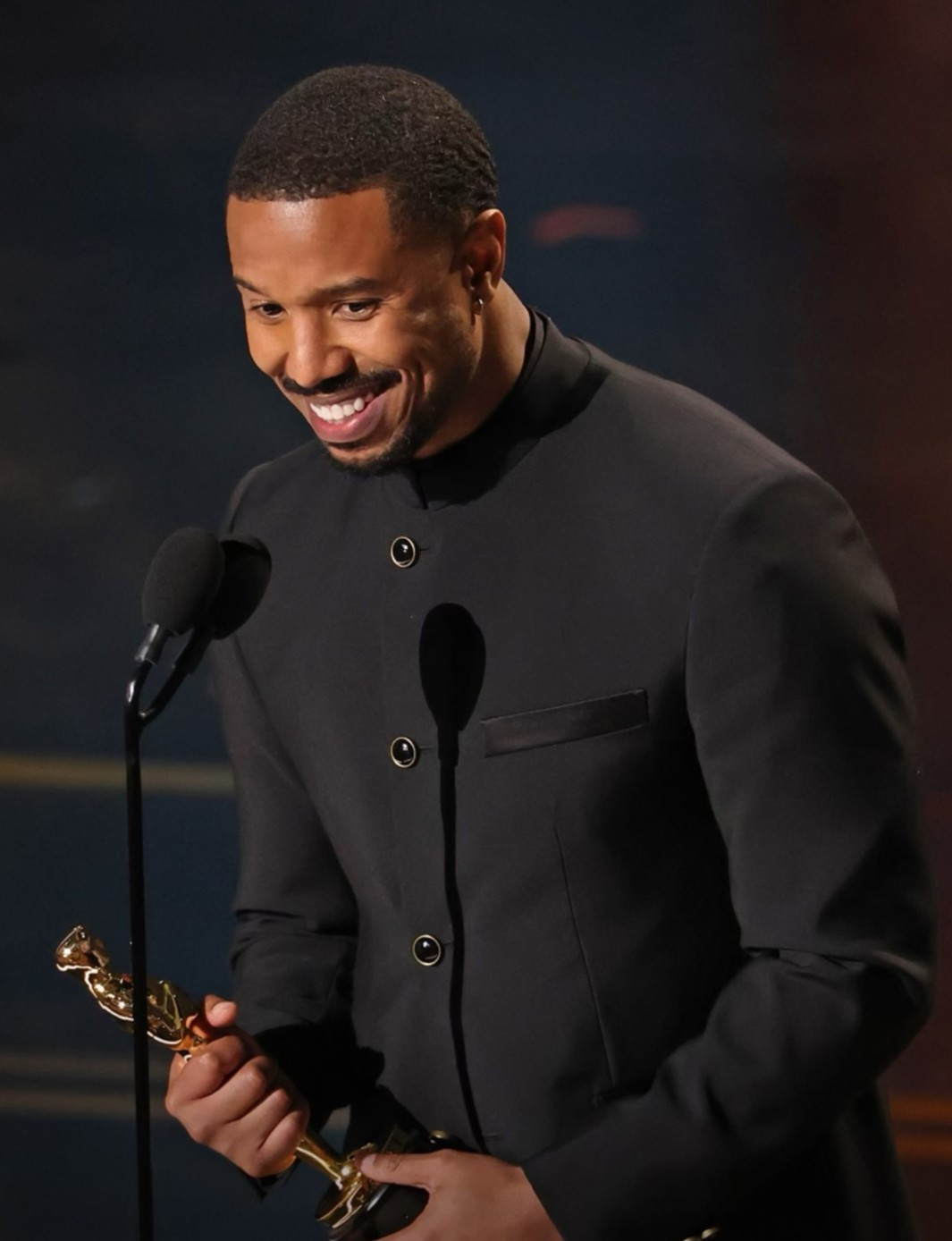 Người đàn ông quyến rũ nhất hành tinh đánh bại Timothée Chalamet và Leonardo DiCaprio là ai?- Ảnh 2.