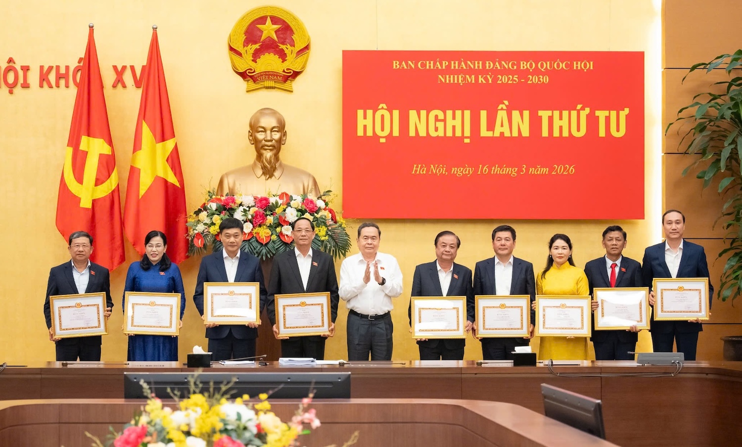 Chủ tịch Quốc hội: 99,69% cử tri đi bỏ phiếu, không đơn vị bầu cử nào phải tổ chức bầu lại 2 Chủ tịch Quốc hội: 99,69% cử tri đi bỏ phiếu, không đơn vị bầu cử nào phải tổ chức bầu lại - Ảnh 3.