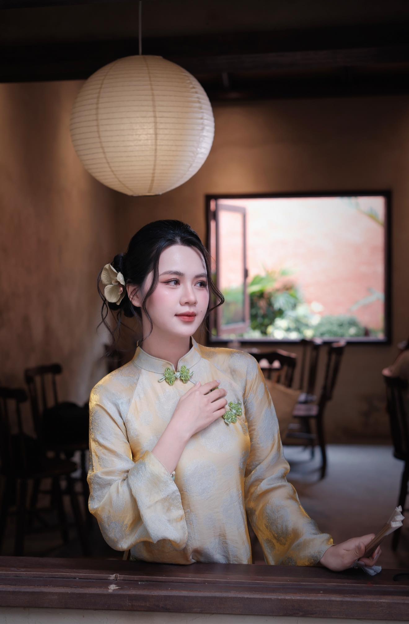 Hoa khôi ĐH Vinh 'xả ảnh' cùng đội trưởng tuyển Việt Nam đi ăn cưới, đẳng cấp nhan sắc số 1 làng WAGs- Ảnh 2. Hoa khôi ĐH Vinh 'xả ảnh' cùng đội trưởng tuyển Việt Nam đi ăn cưới, đẳng cấp nhan sắc số 1 làng WAGs- Ảnh 2.