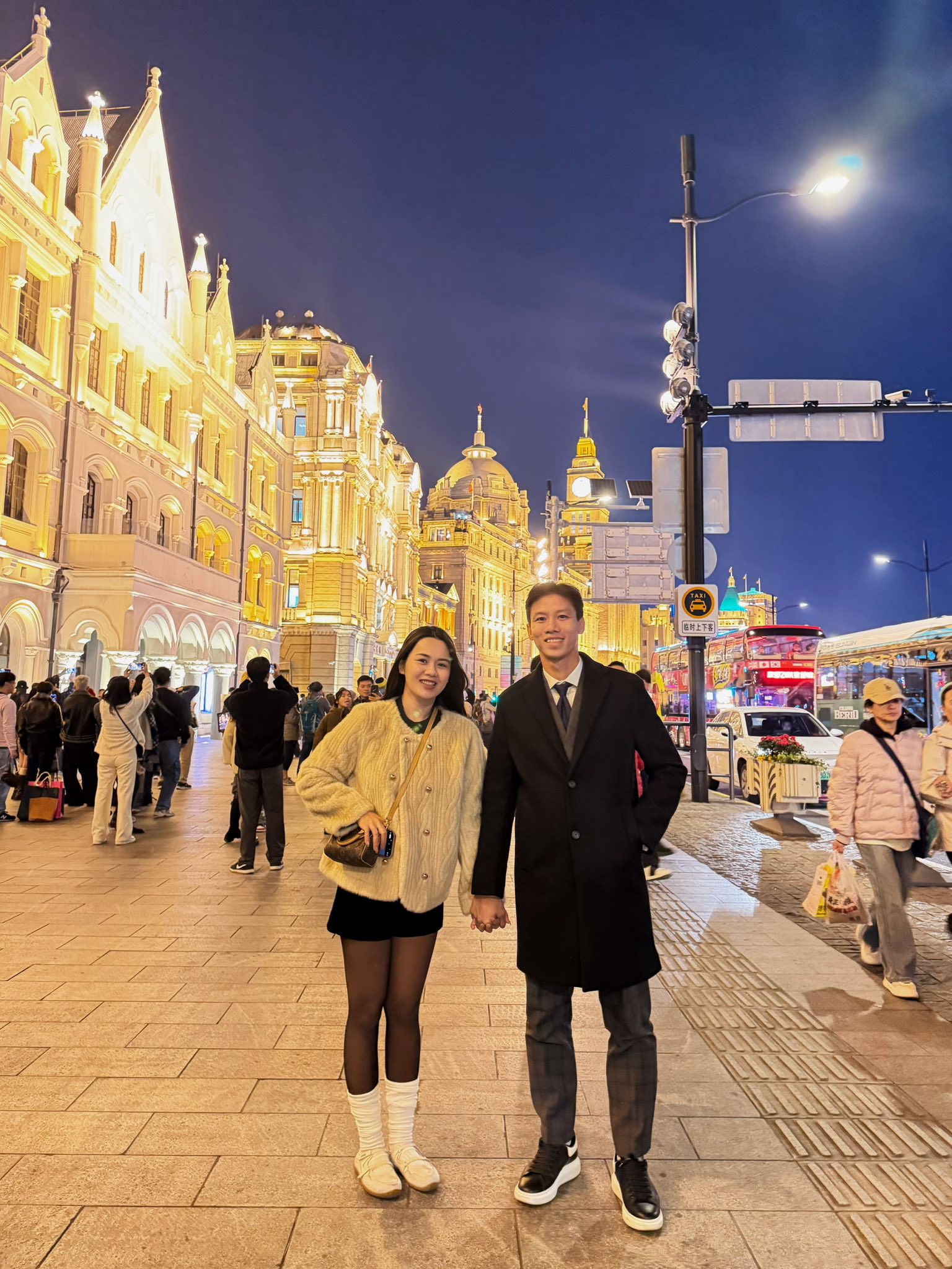 Hoa khôi ĐH Vinh 'xả ảnh' cùng đội trưởng tuyển Việt Nam đi ăn cưới, đẳng cấp nhan sắc số 1 làng WAGs- Ảnh 5. Hoa khôi ĐH Vinh 'xả ảnh' cùng đội trưởng tuyển Việt Nam đi ăn cưới, đẳng cấp nhan sắc số 1 làng WAGs- Ảnh 5.