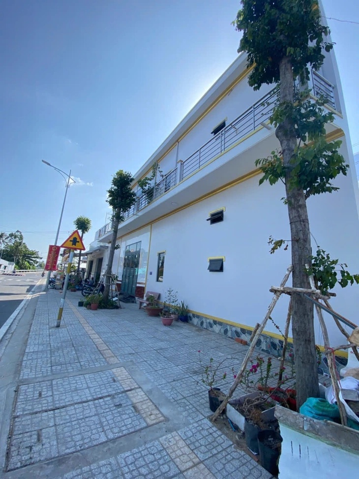 Ngôi nhà “mỏng nhất Cần Thơ” chỉ rộng vài chục cm gây bão mạng, chủ nhà 71 tuổi lên tiếng: “Gia đình tôi rất phiền…”- Ảnh 2.