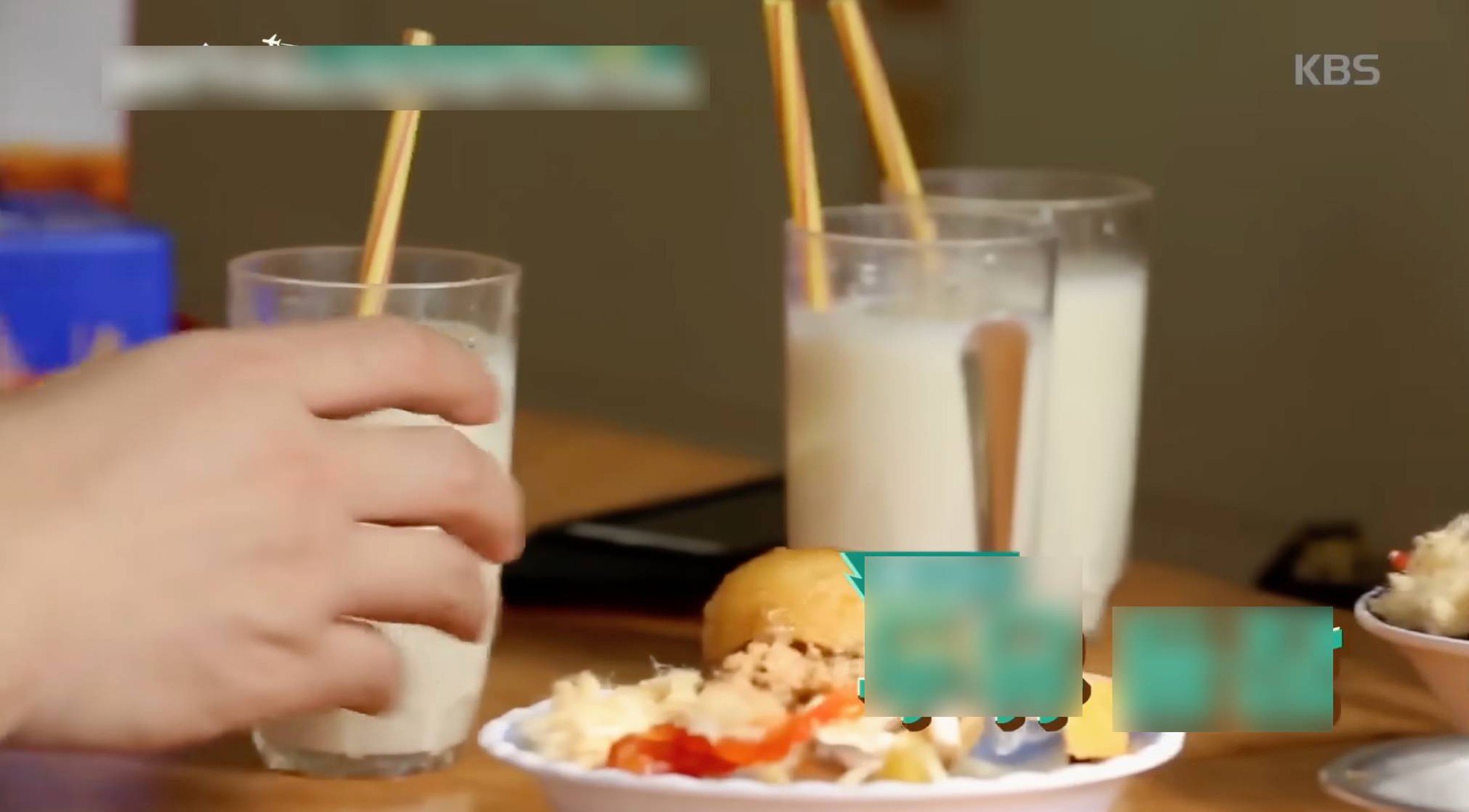 Món nước 10.000 đồng của Việt Nam lên truyền hình Hàn Quốc, sao Hàn chỉ 1 hơi đã uống cạn- Ảnh 4. Món nước 10.000 đồng của Việt Nam lên truyền hình Hàn Quốc, sao Hàn chỉ 1 hơi đã uống cạn- Ảnh 4.