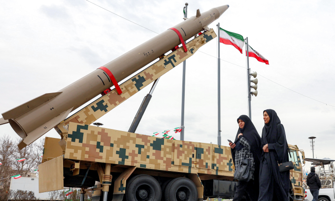 Bệ phóng tên lửa đạn đạo của Iran tại Tehran hồi tháng 2. Ảnh: AFP