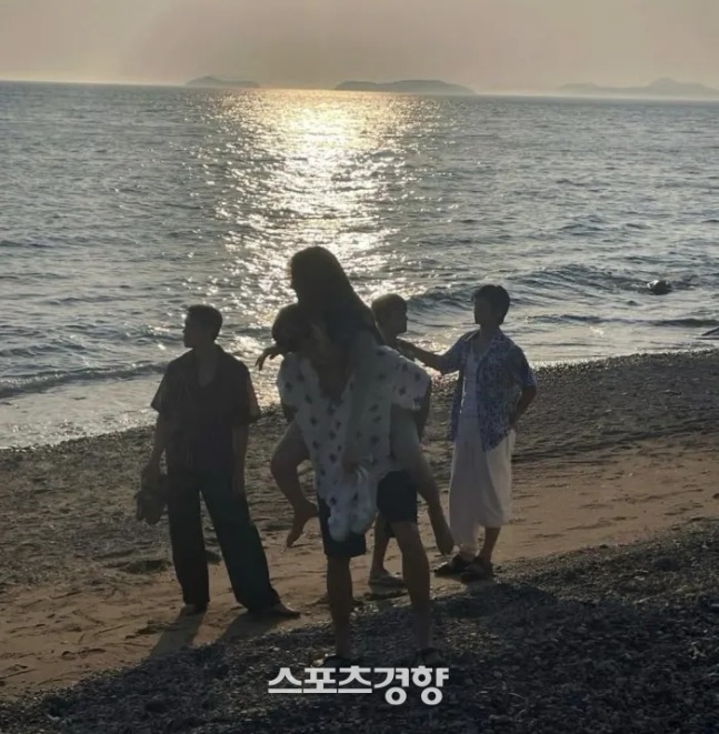 Bố mẹ nàng hậu đình đám 