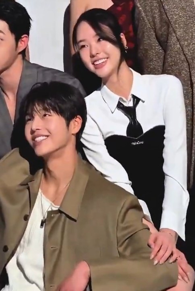 Bố mẹ nàng hậu đình đám 